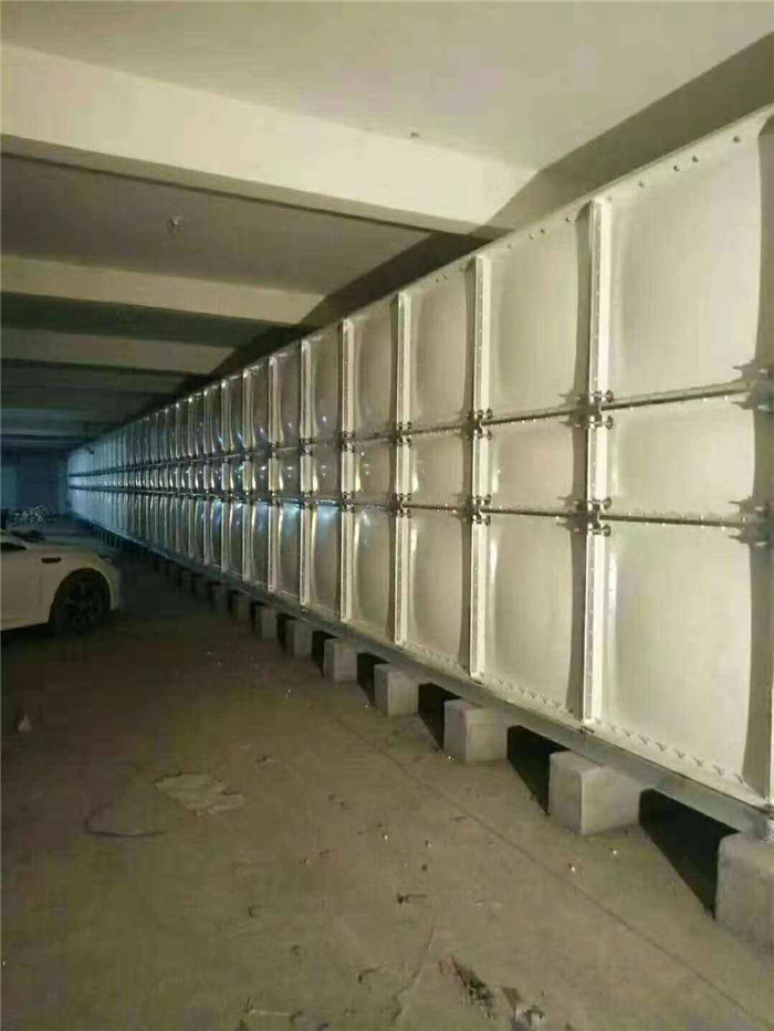 900立玻璃钢水箱安装